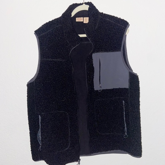 Black sleeveless fuzzy vest punk vibes formal puffer shirt faux fur vintage top - Picture 8 of 8